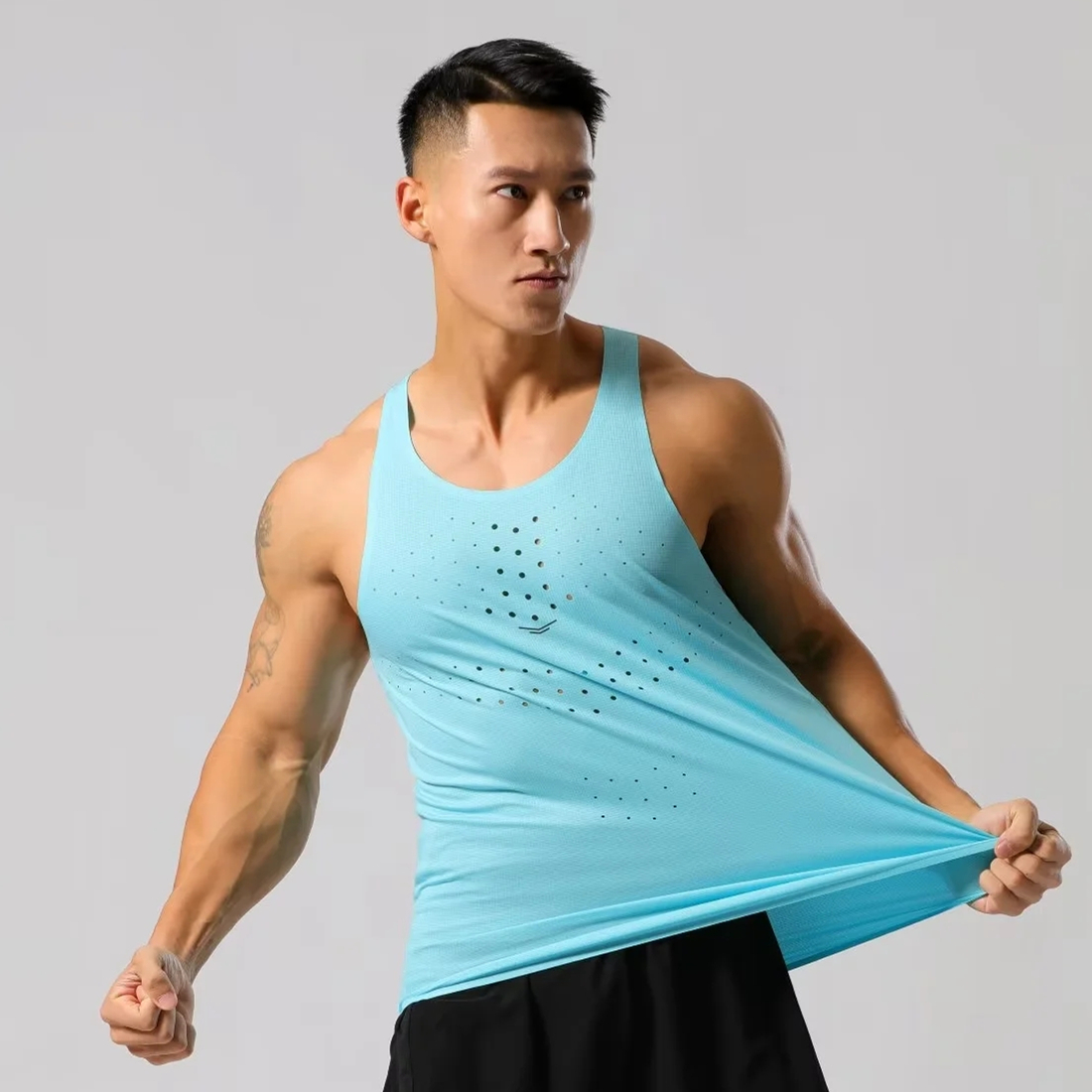 メンズ軽量ランニングベストトップス マラソン アウトドアスポ - Cycling Gear Vest のレビューと価格